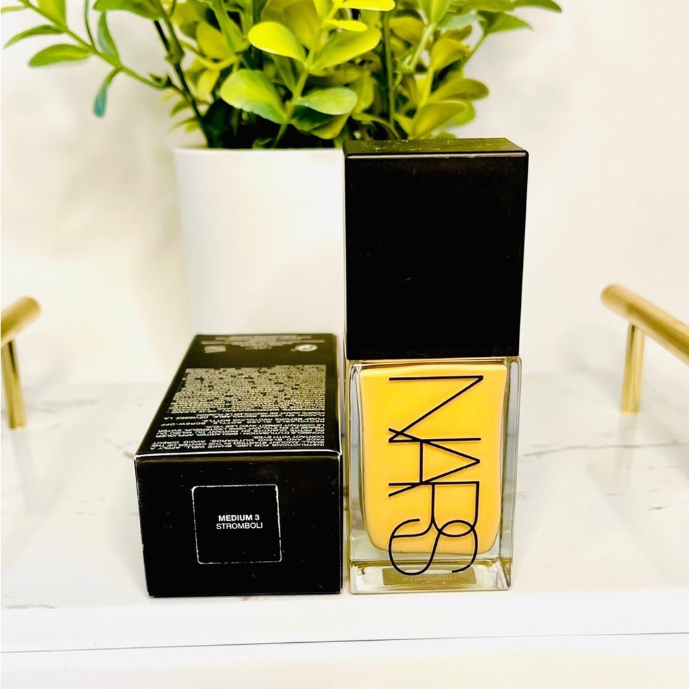 NARS Light Reflecting Foundation - Picture 2 of 2